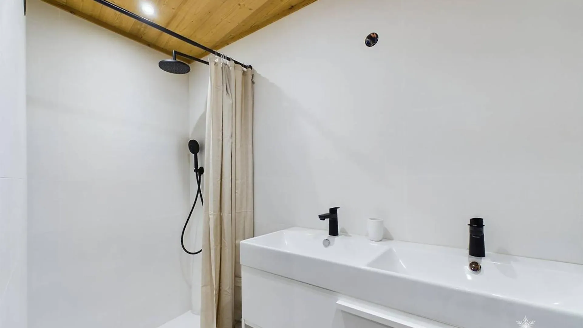 Chalet Duplex T3 Refait A Neuf 60M² - Proche Pistes Et Commerces, Wifi, Garage, Balcon Expose Sud - Fr-1-398-662 Montvalezan 0*,