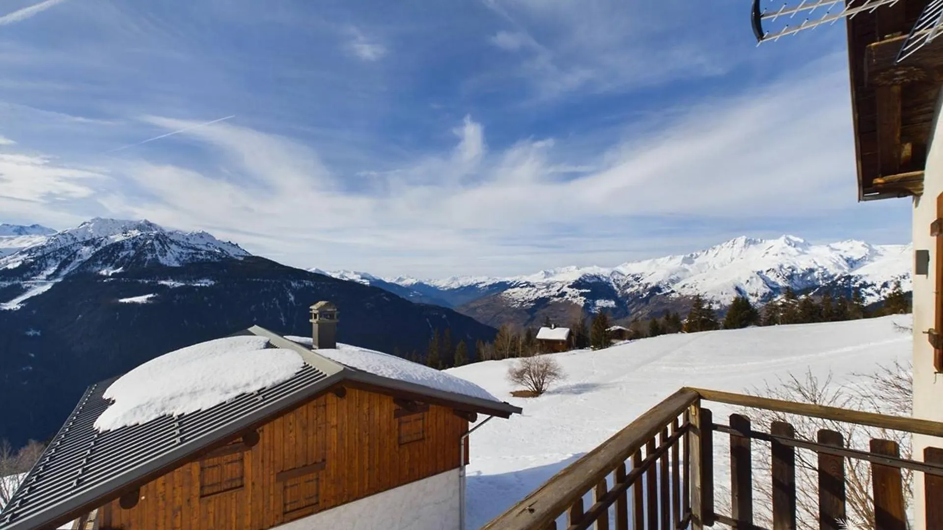 Chalet Duplex T3 Refait A Neuf 60M² - Proche Pistes Et Commerces, Wifi, Garage, Balcon Expose Sud - Fr-1-398-662 Montvalezan 0*,  France